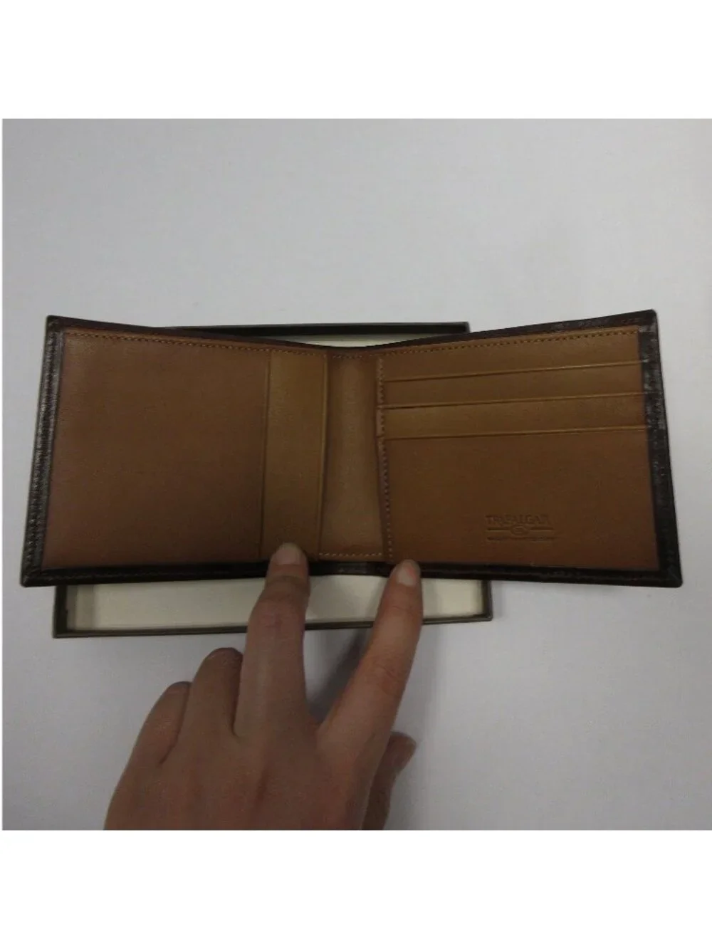 Trafalgar Wallet One Size Bifold Leather Credit Card Slots Classic NEW
